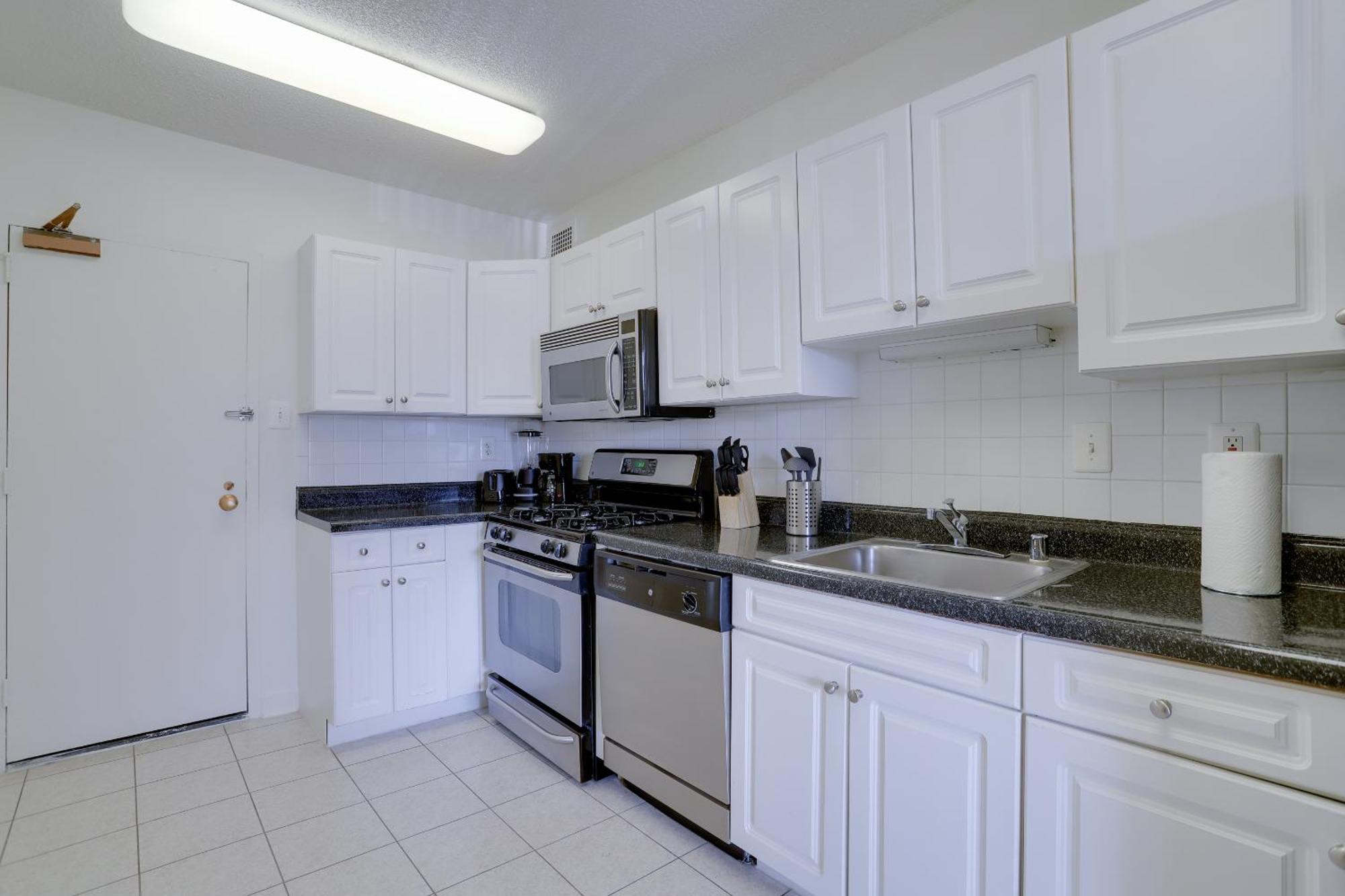Spacious 2 Bedrooms Apt @Crystal City With Gym 알링턴 외부 사진