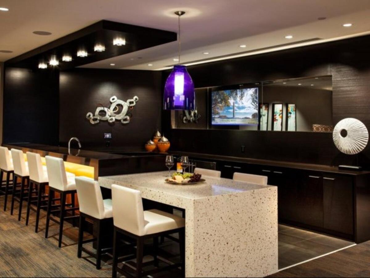 Spacious 2 Bedrooms Apt @Crystal City With Gym 알링턴 외부 사진