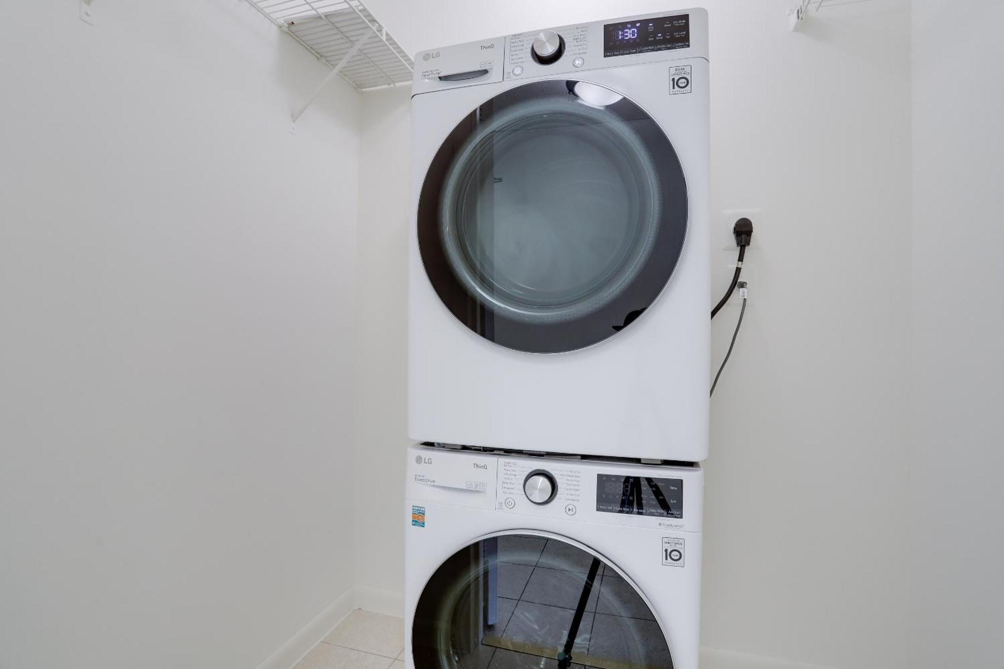 Spacious 2 Bedrooms Apt @Crystal City With Gym 알링턴 외부 사진