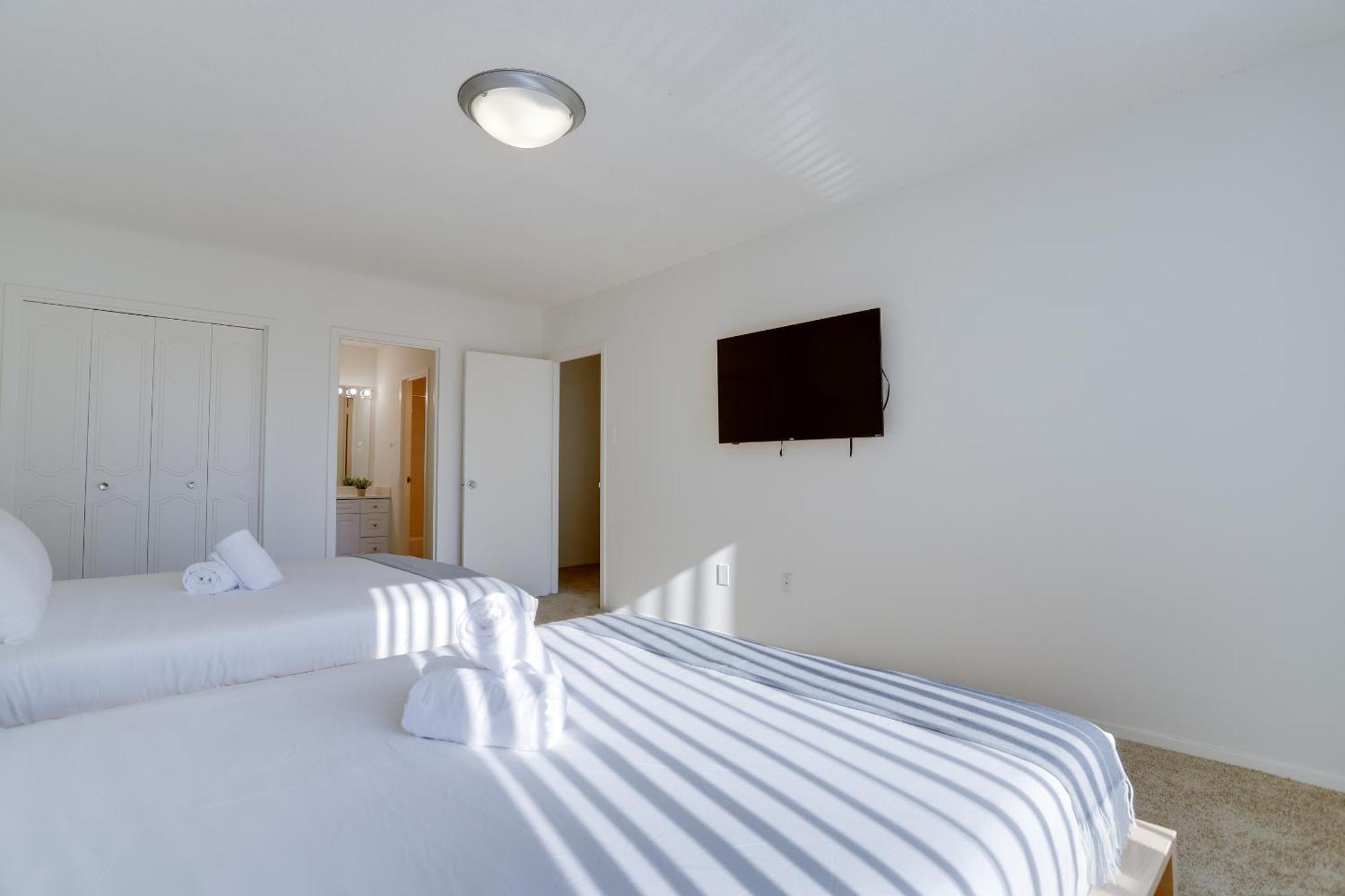 Spacious 2 Bedrooms Apt @Crystal City With Gym 알링턴 외부 사진