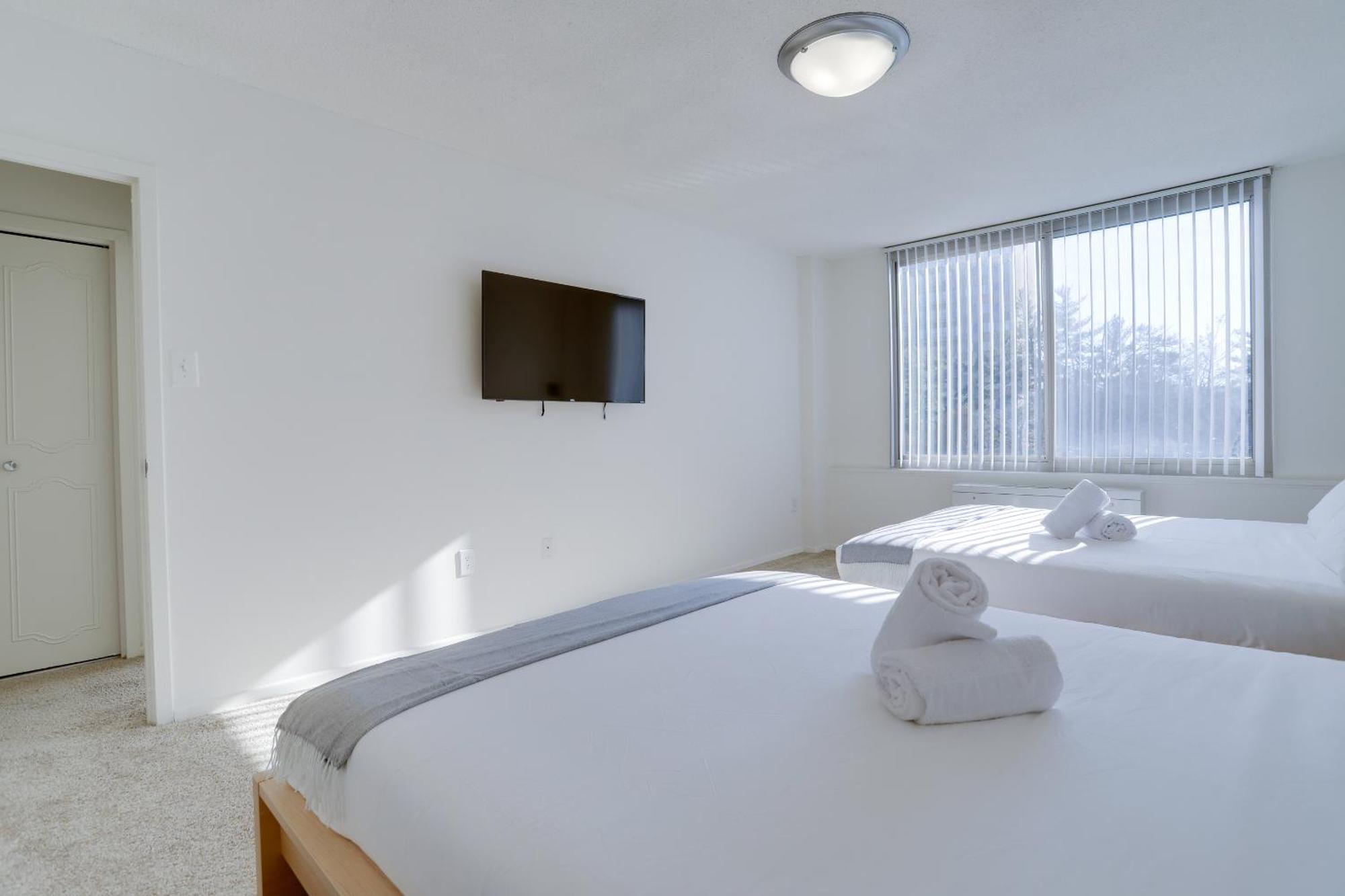 Spacious 2 Bedrooms Apt @Crystal City With Gym 알링턴 외부 사진