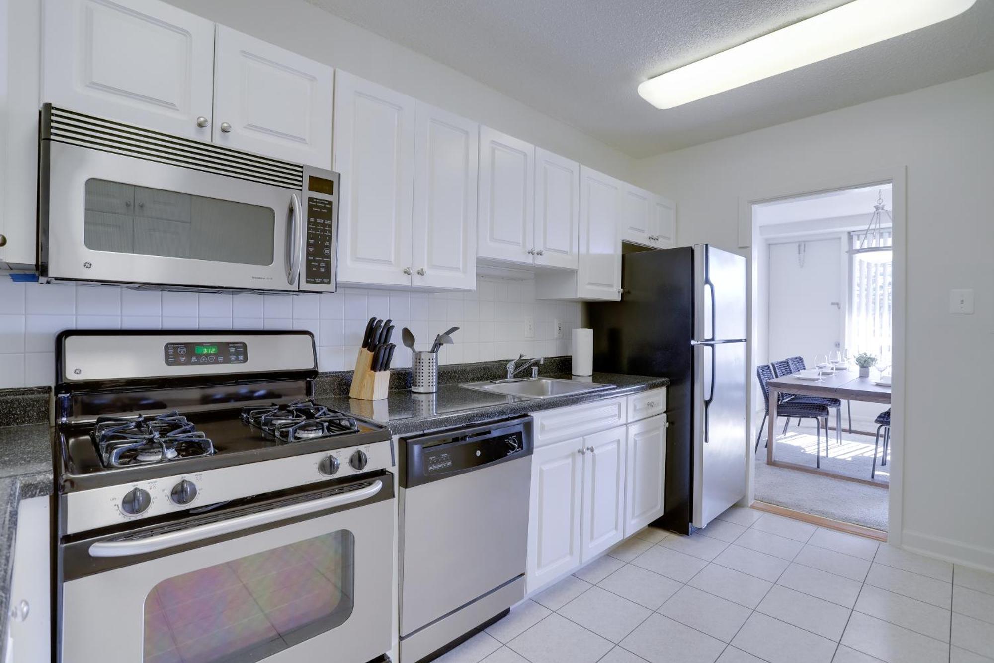 Spacious 2 Bedrooms Apt @Crystal City With Gym 알링턴 외부 사진