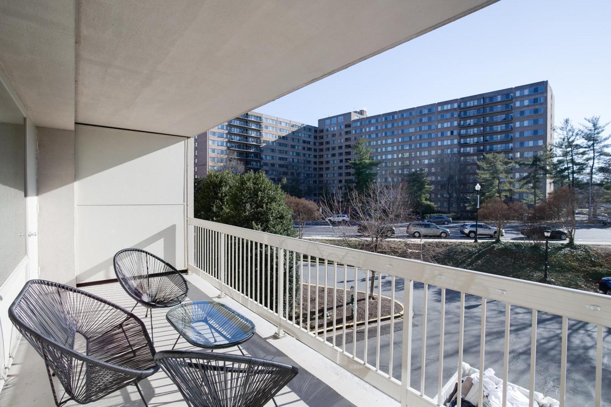 Spacious 2 Bedrooms Apt @Crystal City With Gym 알링턴 외부 사진