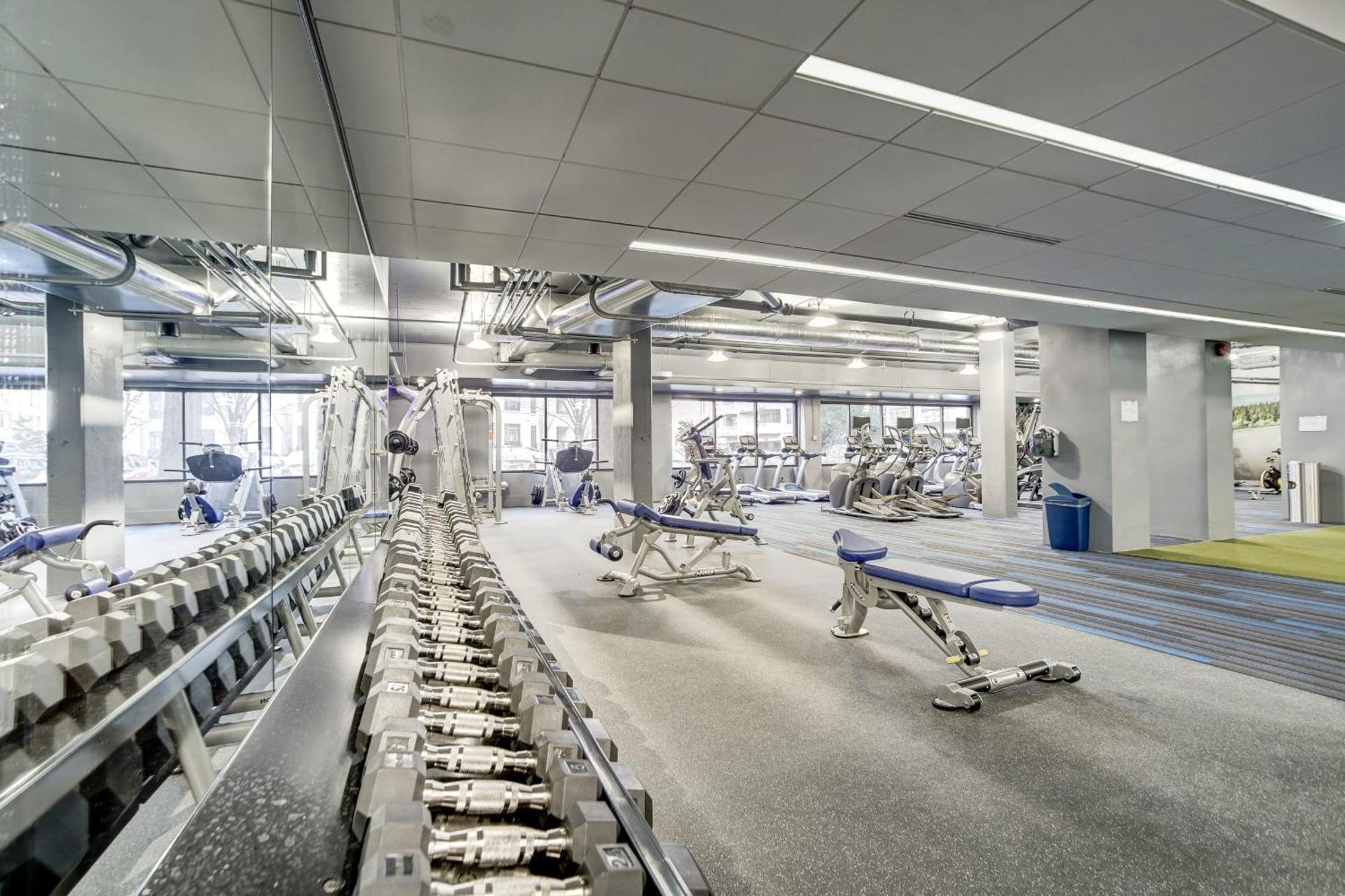 Spacious 2 Bedrooms Apt @Crystal City With Gym 알링턴 외부 사진